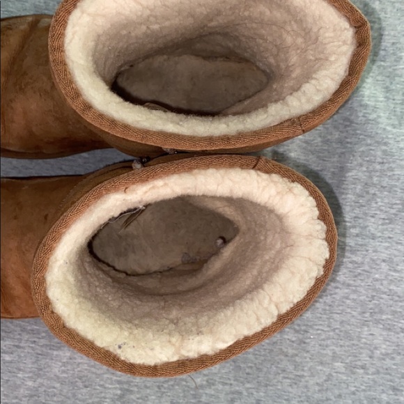 CHESTNUT UGGS. SIZE 10. - Picture 3 of 7